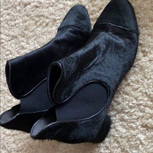 😍Luxury Leon Max genuine calf hair and leather booties. Size 7.5. GORGEOUS
